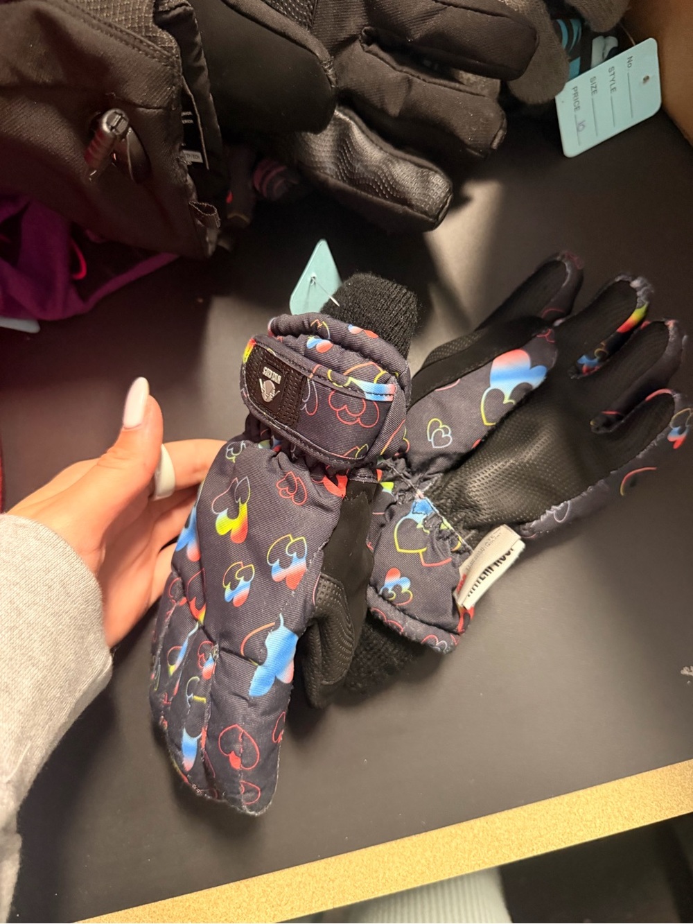 Kids Black Heart-Print Winter Gloves